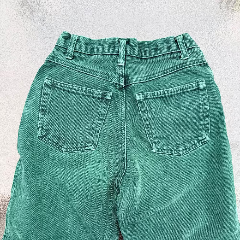NUOVO County Seat 90s Green Taper Jeans